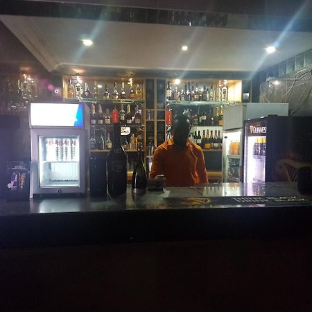 Chamcce Hotel Ajao Лагос Екстериор снимка