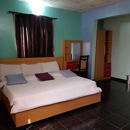 Chamcce Hotel Ajao Лагос Екстериор снимка