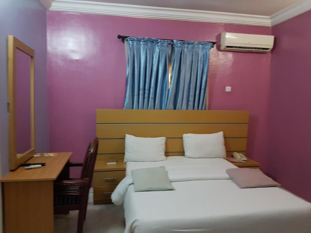 Chamcce Hotel Ajao Лагос Екстериор снимка