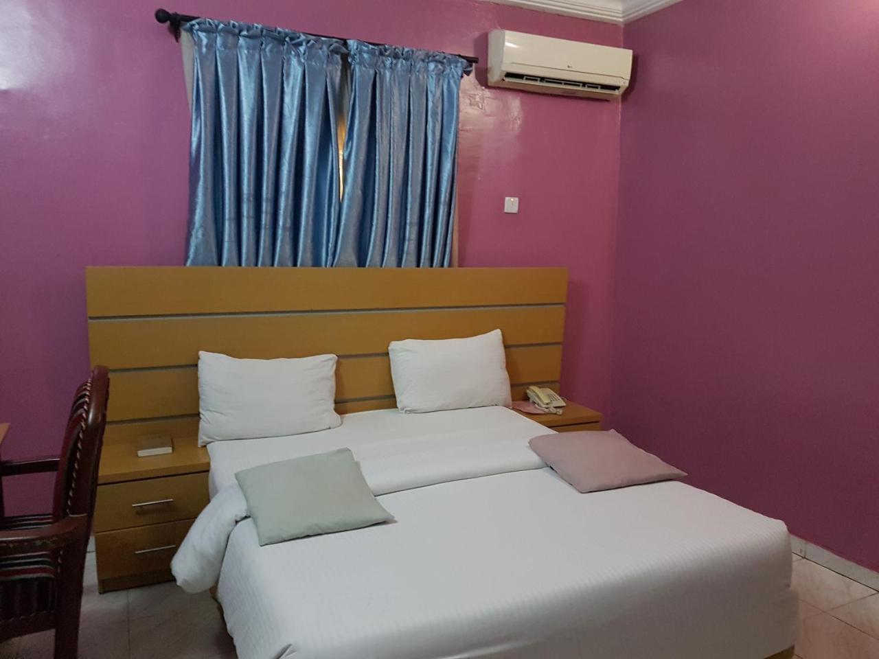 Chamcce Hotel Ajao Лагос Екстериор снимка