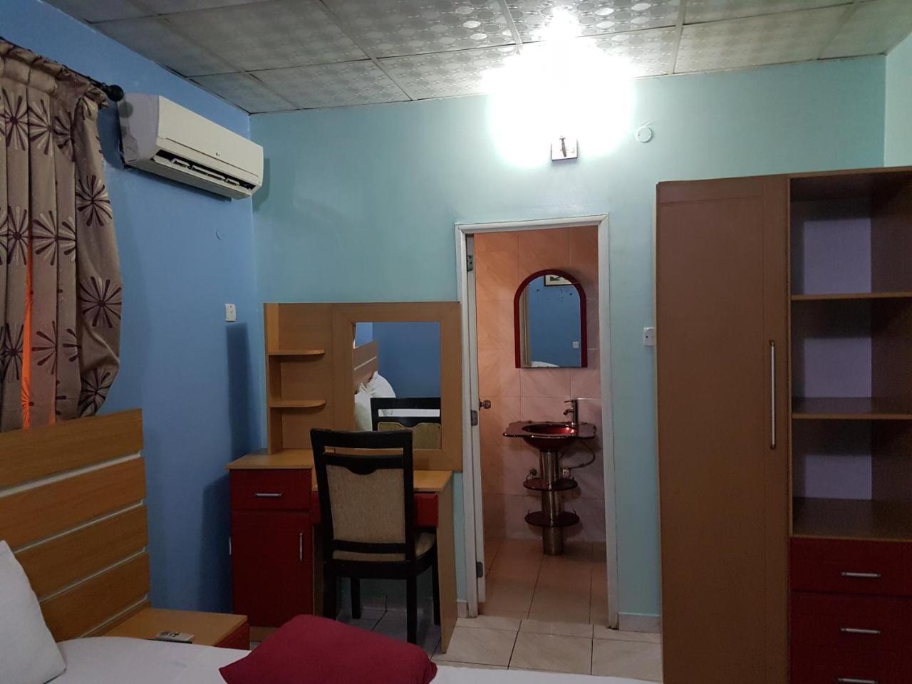 Chamcce Hotel Ajao Лагос Екстериор снимка