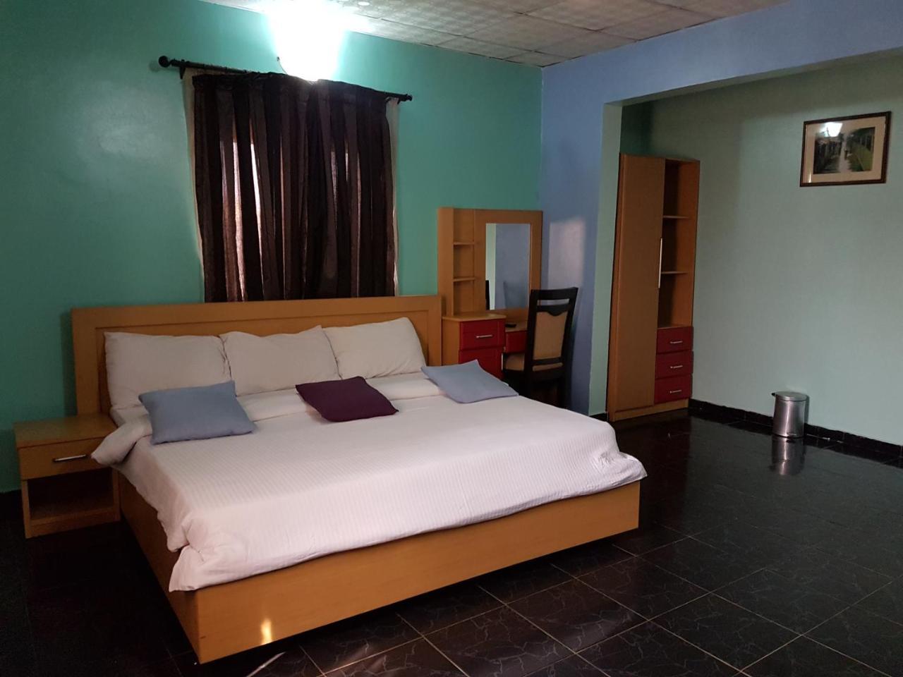 Chamcce Hotel Ajao Лагос Екстериор снимка