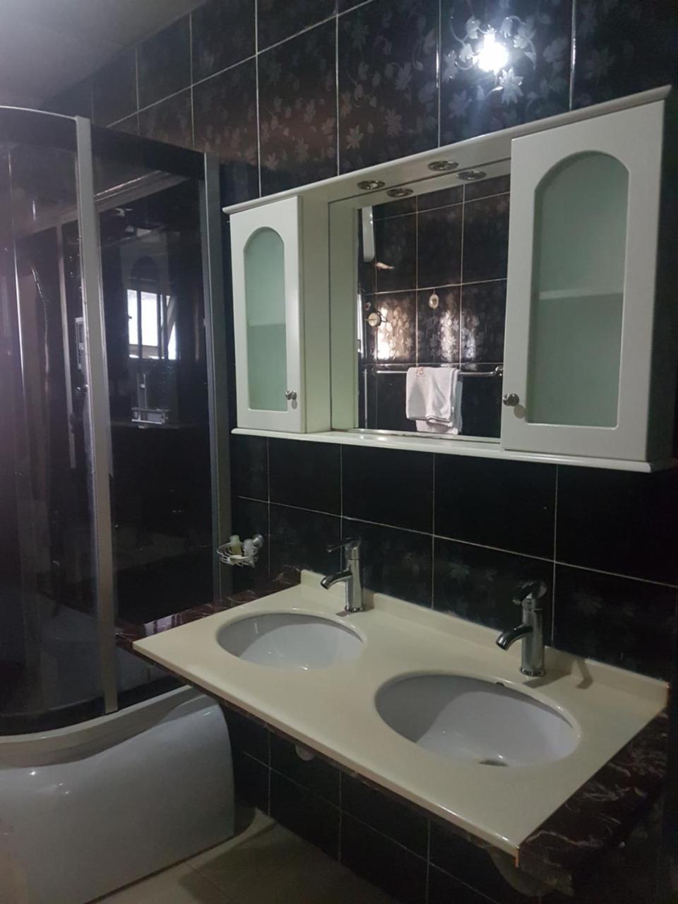 Chamcce Hotel Ajao Лагос Екстериор снимка
